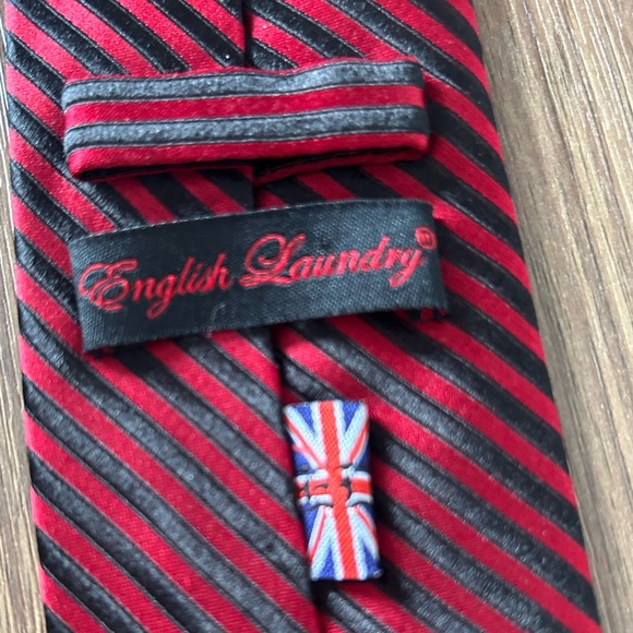 English Laundry 100% Silk Red & Black Striped Tie by Designer Christopher Wicks - Picture 4 of 12
